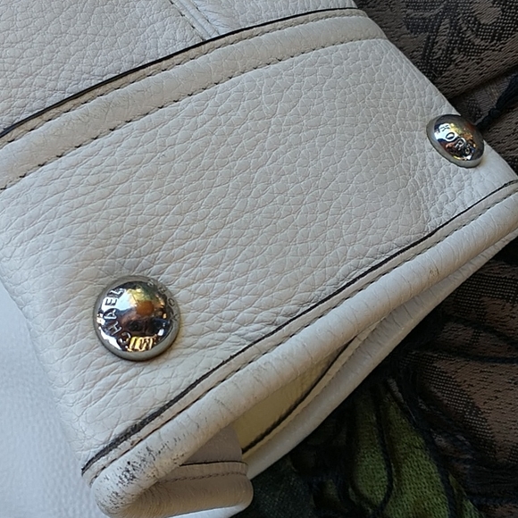 Michael Kors White Leather Shoulder Bag - Picture 4 of 15